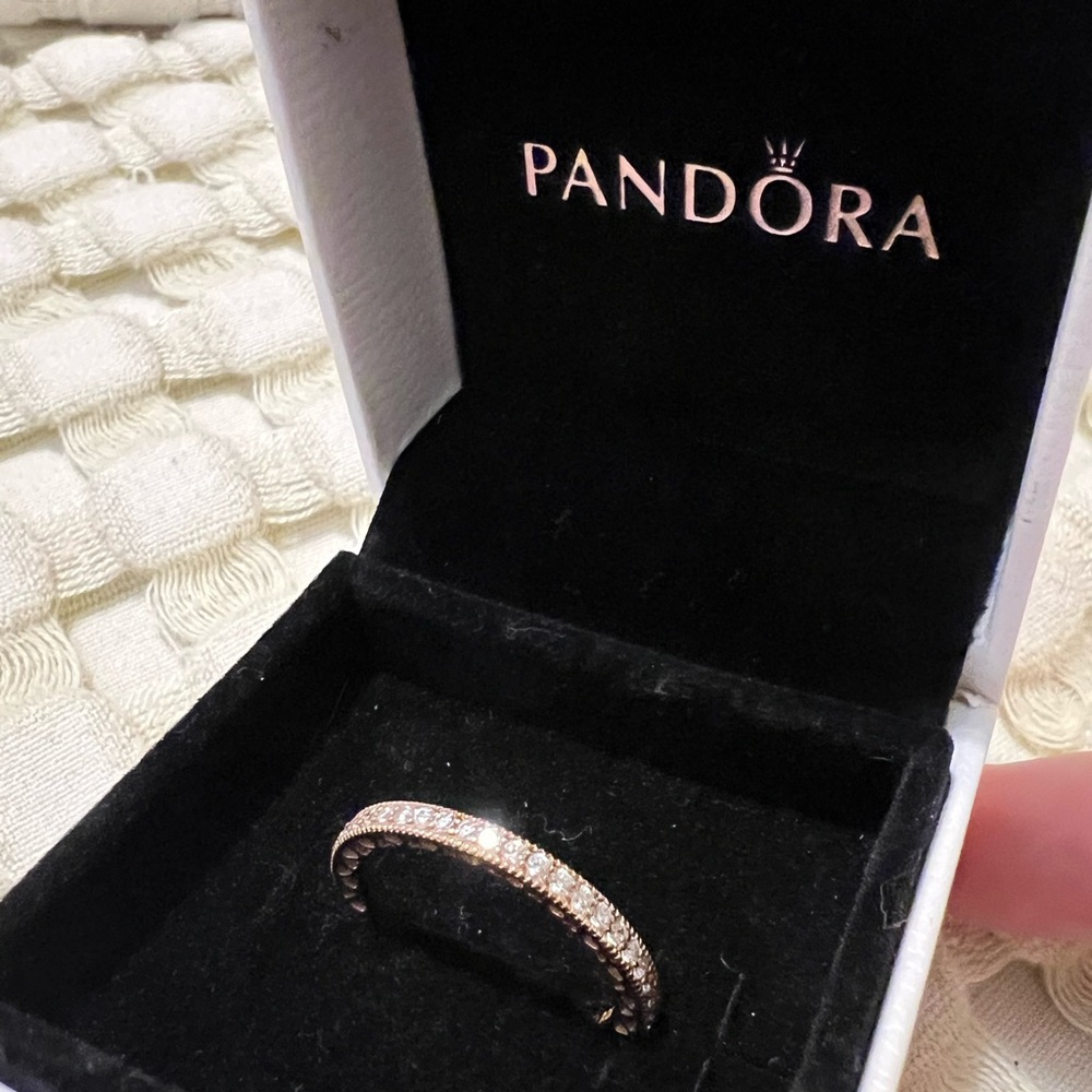 Pandora Sparkle & Hearts Ring
14k rose gold plating